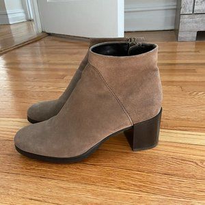 Aquatalia Suede Ankle Boots Size 7